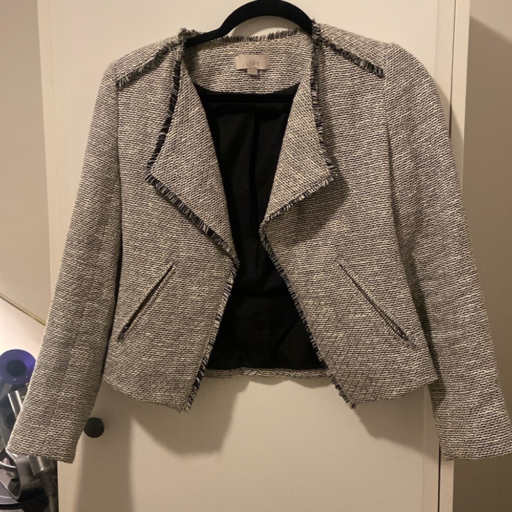 Loft Blazer with subtle fringe in black and white